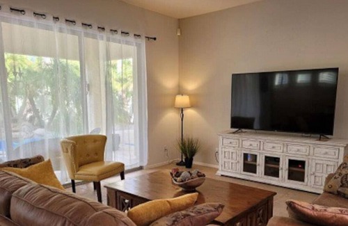 Cooper Commons House | Chandler Home: Family-Friendly 3bd Oasis with Kitchen