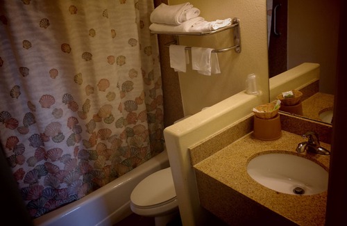 Chandler Hotel | Discover Chandler Inn: Eco-Friendly Stay with Breakfast