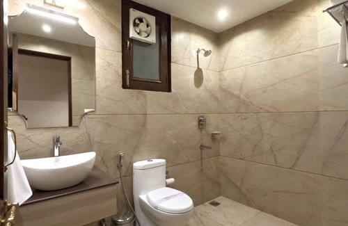 Bikaner Hotel | Cozy Chandra Raj Mahal: Family-Friendly & Accessible Stays