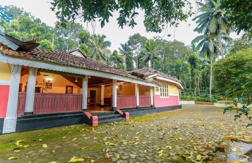 Gudalur Resort | Inviting Chandragiri Wayanad Traditional Pool Bungalow