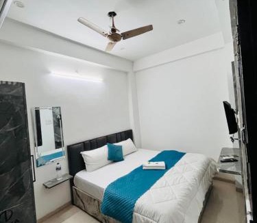 Varanasi House | Chandrakala Residency Paying Guest House Near Kashi Vishwanath Temple and Ganga Ghats