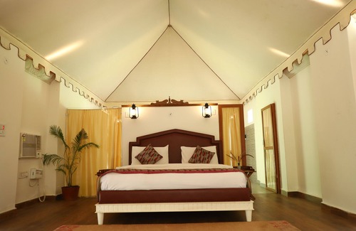 Bali Hotel | Discover Chandraprabha Resort - Jawai with Pool & Restaurant