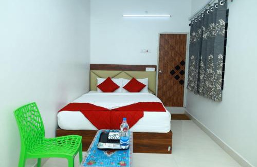 Thirunallar Hotel | Relax at Chandrodayam Residency: Family-Friendly Retreat