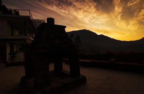 Periyur Resort | Experience Chandys Drizzle Drops - Munnar Top Station Escape