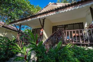 Ko Chang Resort | Oceanfront Escape at Chang Cliff Resort with Pool Access