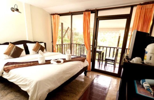 Ko Chang Resort | Cozy Chang Cliff Resort: Ocean Views & Family-Friendly Amenities