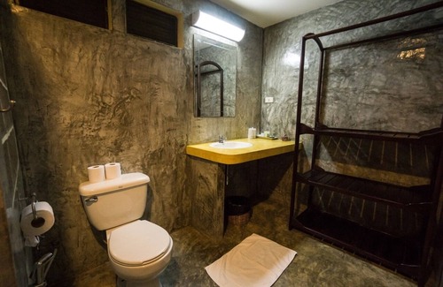 Ko Chang Resort | Cozy Chang Cliff Resort: Ocean Views & Family-Friendly Amenities