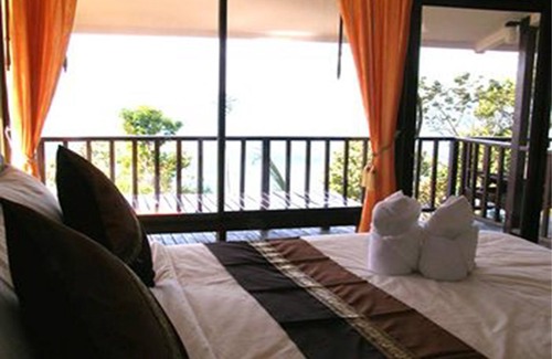 Ko Chang Resort | Cozy Chang Cliff Resort: Ocean Views & Family-Friendly Amenities
