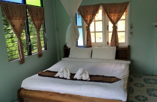 Pai Hotel | Discover Chang Pai: Family-Friendly with Pool & Dining