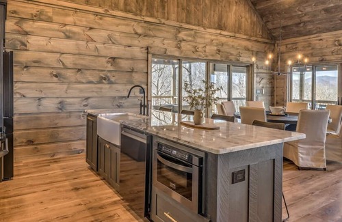Mineral Bluff Cabin | Experience Changes In Altitude: 4 Master Suites & Views