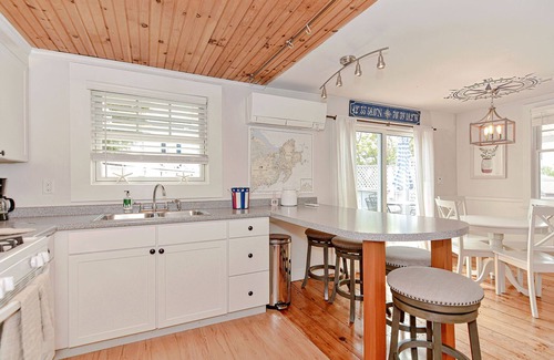 Gloucester House | Tranquil Retreat: Oceanfront Cottage Near Niles Beach