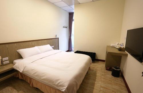Taitung City Centre Hotel | ChangJu Hotel: Family-Friendly with Free Parking & Kitchen