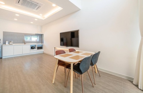 Tagu House | Guest Rated 10/10: Changwon 055 Poolvilla with Kitchen