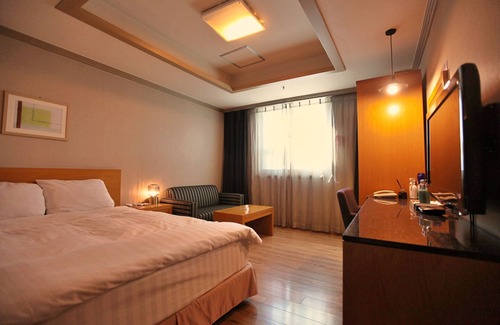 Changwon Hotel | Comfortable Stay at Changwon AT Business Hotel
