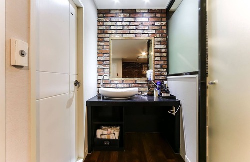 Jinhae Hotel | Eco-Friendly Retreat at Changwon Jinhae with Hot Tub