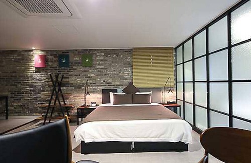 Jinhae Hotel | Eco-Friendly Retreat at Changwon Jinhae with Hot Tub
