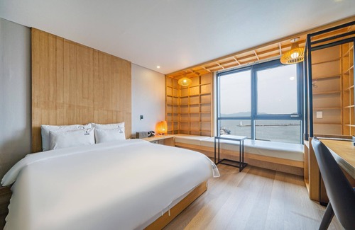 Jinhae Hotel | Family-Friendly Escape at Changwon Jinhae Lewis Hotel
