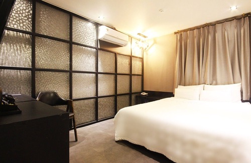 Jinhae-daero Hotel | Eco-Friendly Stay at Changwon Jinhae Olive with Breakfast