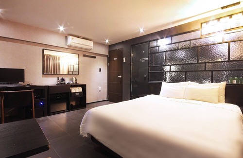 Jinhae-daero Hotel | Eco-Friendly Stay at Changwon Jinhae Olive with Breakfast