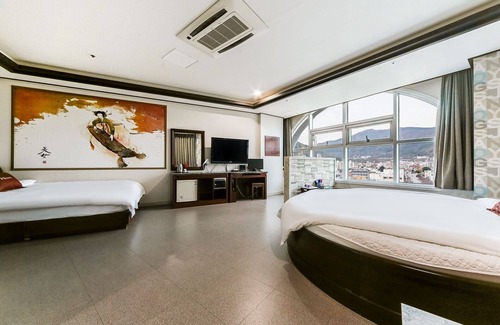 Jinhae Hotel | Eco-Friendly Retreat at Changwon Jinhae TOP - Rated 9.4/10