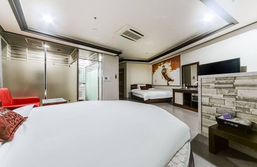 Jinhae Hotel | Eco-Friendly Retreat at Changwon Jinhae TOP - Rated 9.4/10