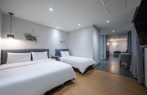 Masan Hotel | Eco-Friendly Changwon Masan Brown Dot with Breakfast Included