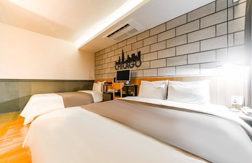 Changwon Hotel | Eco-Friendly Stay at Changwon Myeongseodong Chicago Hotel