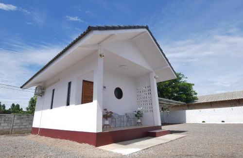 Phetchaburi Resort | Chanmuang Resort: Family-Friendly Retreat with Top Amenities