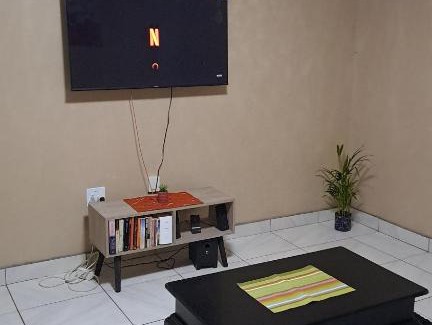 Sunnyside Apartment | Family-Friendly Getaway at Channel One Property