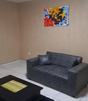 Sunnyside Apartment | Family-Friendly Getaway at Channel One Property