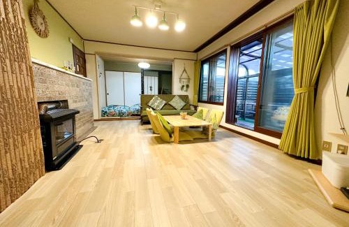 Shiraoi House | Relax at Chano Onsen House with Hot Tub & Pet-Friendly Stay