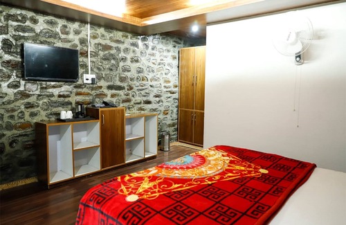Rohru Hotel | Discover Chanshal Camps and Resort: Family-Friendly Getaway
