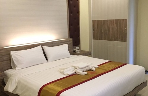 Ubon Ratchathani Hotel | Scenic Chansuda Lake View Hotel - Family-Friendly Retreat