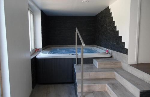 Chatel-Guyon Hotel | Discover Chante Grelet: Oceanfront Bliss with Pool Access