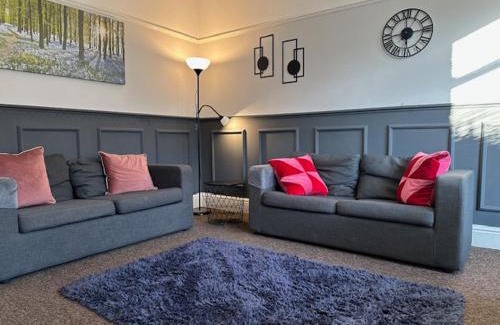 Hull Apartment | Family-Friendly Retreat at Jo Chanterlands Fairview House