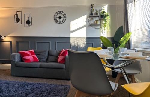 Hull Apartment | Family-Friendly Retreat at Jo Chanterlands Fairview House