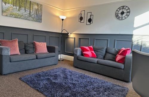 Hull Apartment | Family-Friendly Retreat at Jo Chanterlands Fairview House