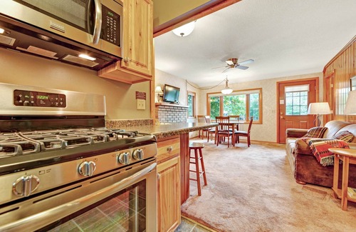 Eagle River House | Pet Friendly Retreat at Chanticleer Inn Villa 4