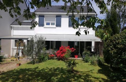 Orvault House | Chantilly: Guest Rated 9/10, Family-Friendly Escape