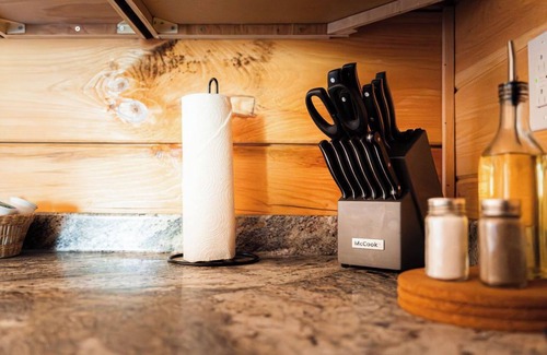 Piper Gap Cabin | Relax at Chantilly Ridge: Hot Tub & Wifi Near Blue Ridge