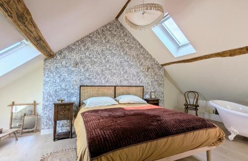 Chantilly Apartment | Chantilly sous les toits: Family & Pet-Friendly Retreat