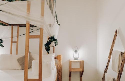 Moshi Hotel | Discover Comfort at Chanya Lodge with Pool & Breakfast