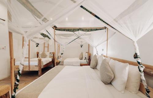 Moshi Hotel | Discover Comfort at Chanya Lodge with Pool & Breakfast
