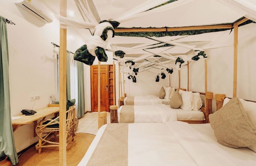 Moshi Cabin | Discover Chanya Lodge: Family-Friendly Retreat with Pool & Spa