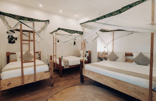Moshi Cabin | Discover Chanya Lodge: Family-Friendly Retreat with Pool & Spa
