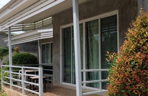 Khlong Khut Hotel | Discover Chao Khun Resort: Family-Friendly Getaway