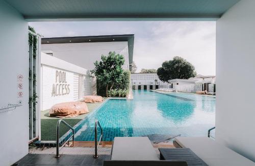Khlong Khut Resort | Beachfront Bliss at Chaolao Cabana Resort with Pool Access