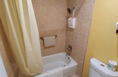 Hallettsville Hotel | Comfortable Stay at Chaparral Motel with Family Amenities