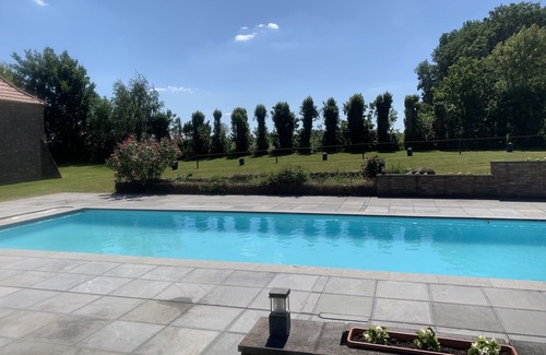 Pietrain Cottage | Beachfront Gite de Chapeauveau with Pool - Rated 10/10