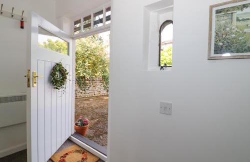 Pershore House | Pet-Friendly Chapel Cottage: 4-Star Stay with 9.4 Rating